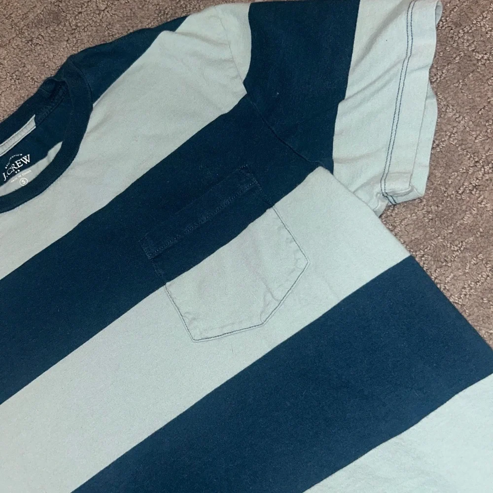 J.Crew Men’s Navy & Light Blue Stripe Short Sleeve Tee – Size S
